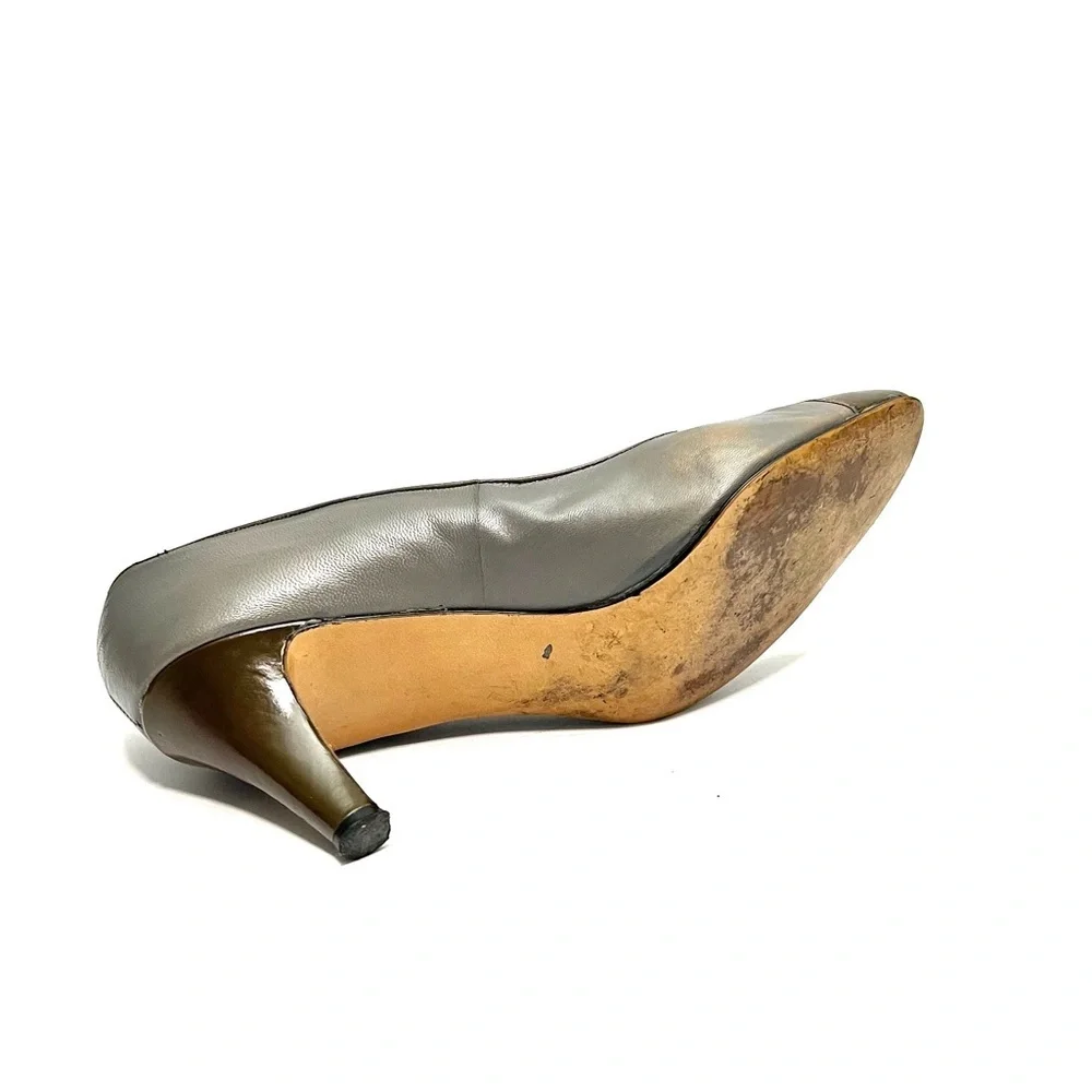 Vintage 1970s olive green patent leather asymmetrical appliqué pumps